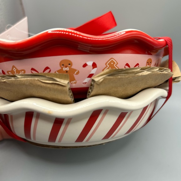 Holiday Time GINGERBREAD AND STRIPES Stoneware Mini Pie Plate Set NEW - Picture 4 of 10